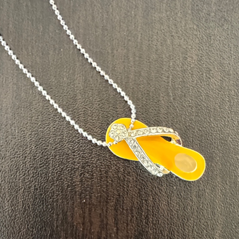 🛑 🎁 NWOT Yellow Flip Flop Sandal Pendant Necklace Adjustable Beach Summer